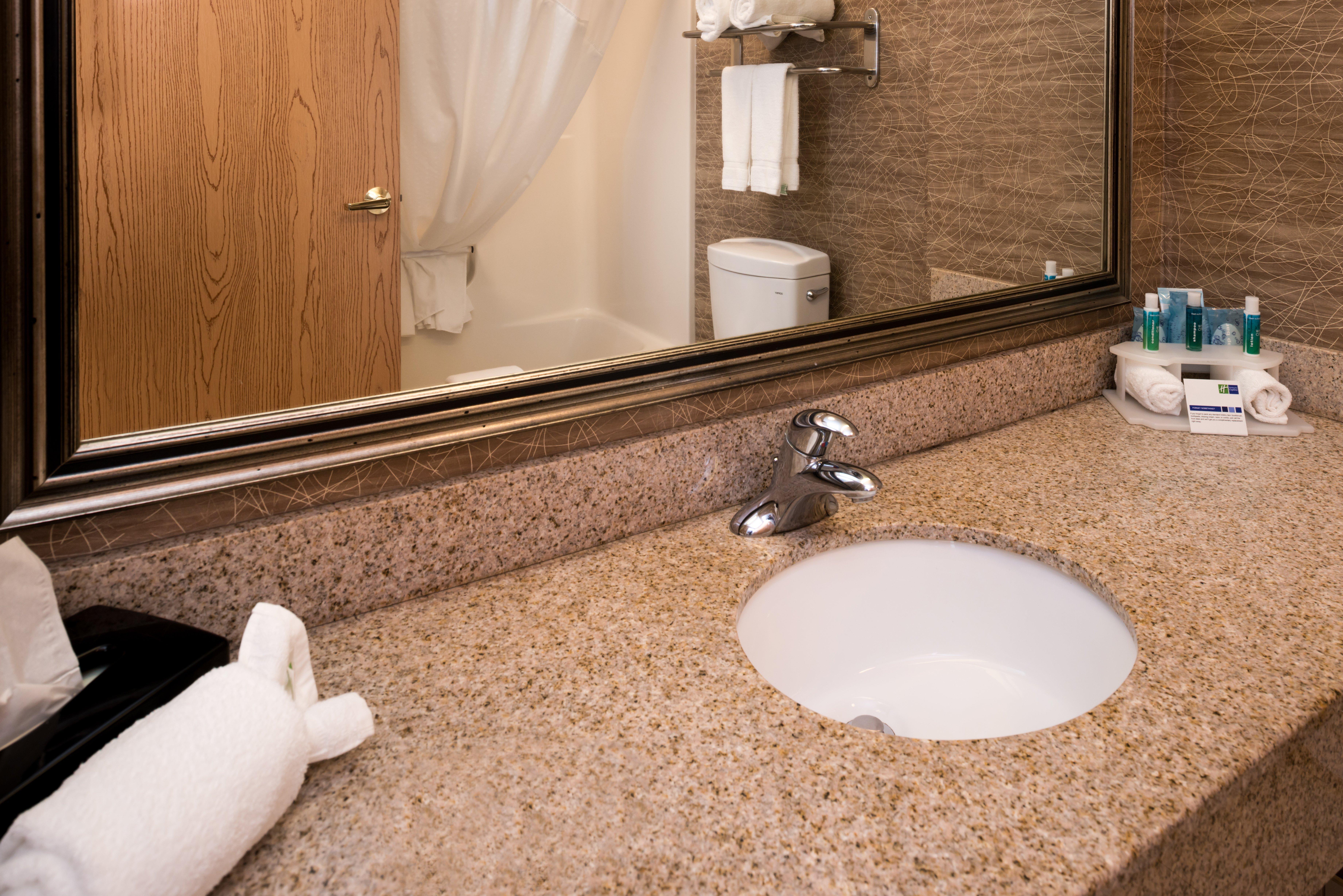 Holiday Inn Express & Suites Bucyrus By Ihg Exterior photo