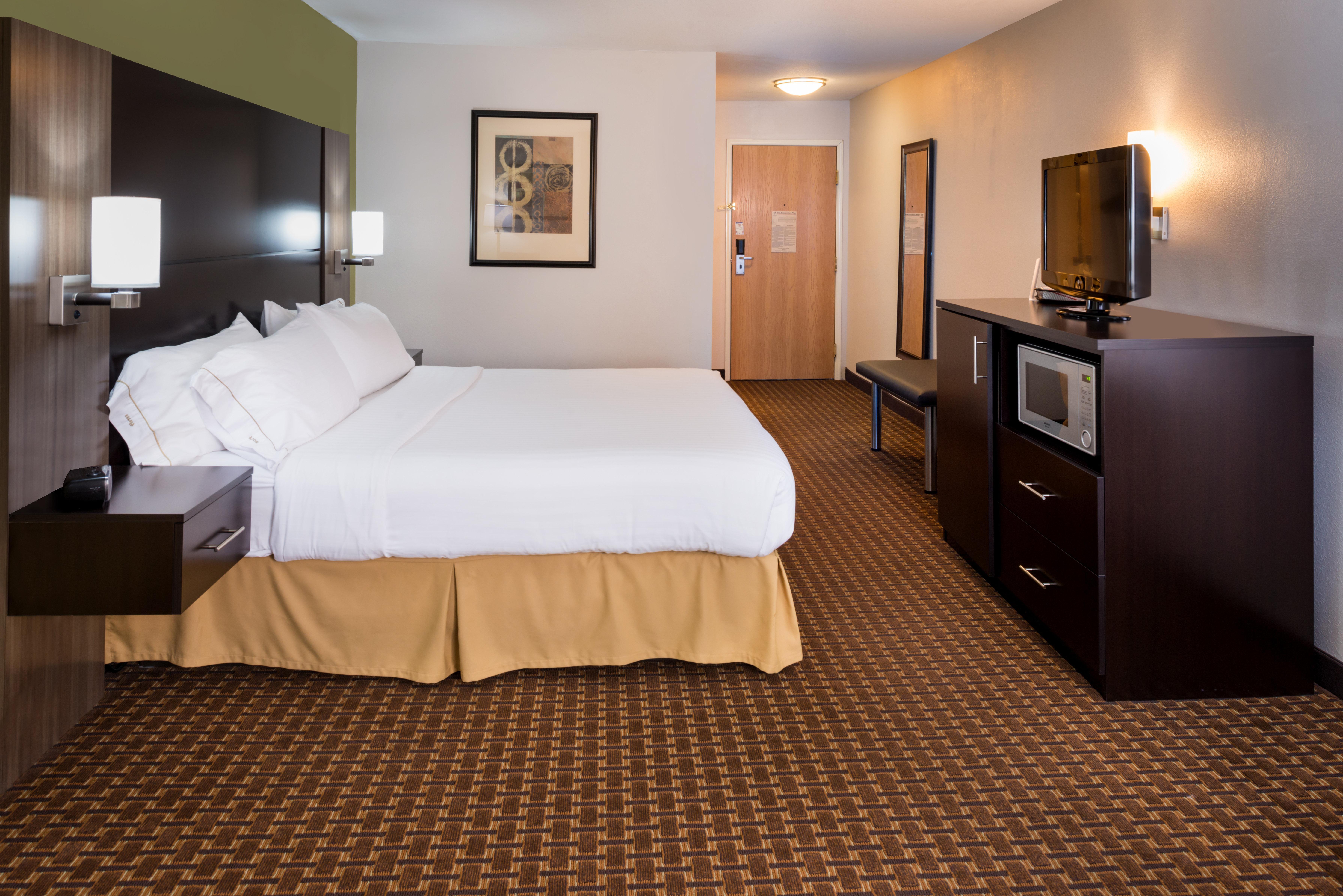 Holiday Inn Express & Suites Bucyrus By Ihg Exterior photo
