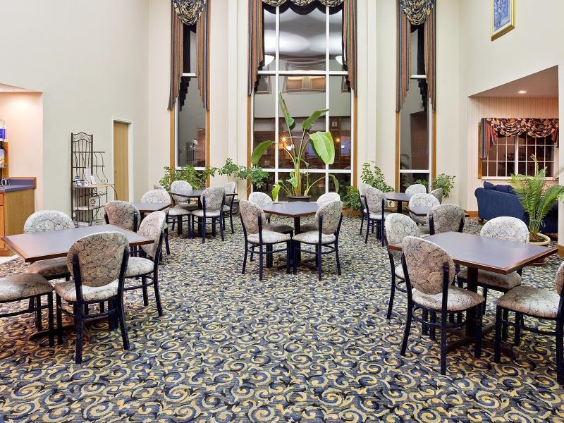 Holiday Inn Express & Suites Bucyrus By Ihg Exterior photo
