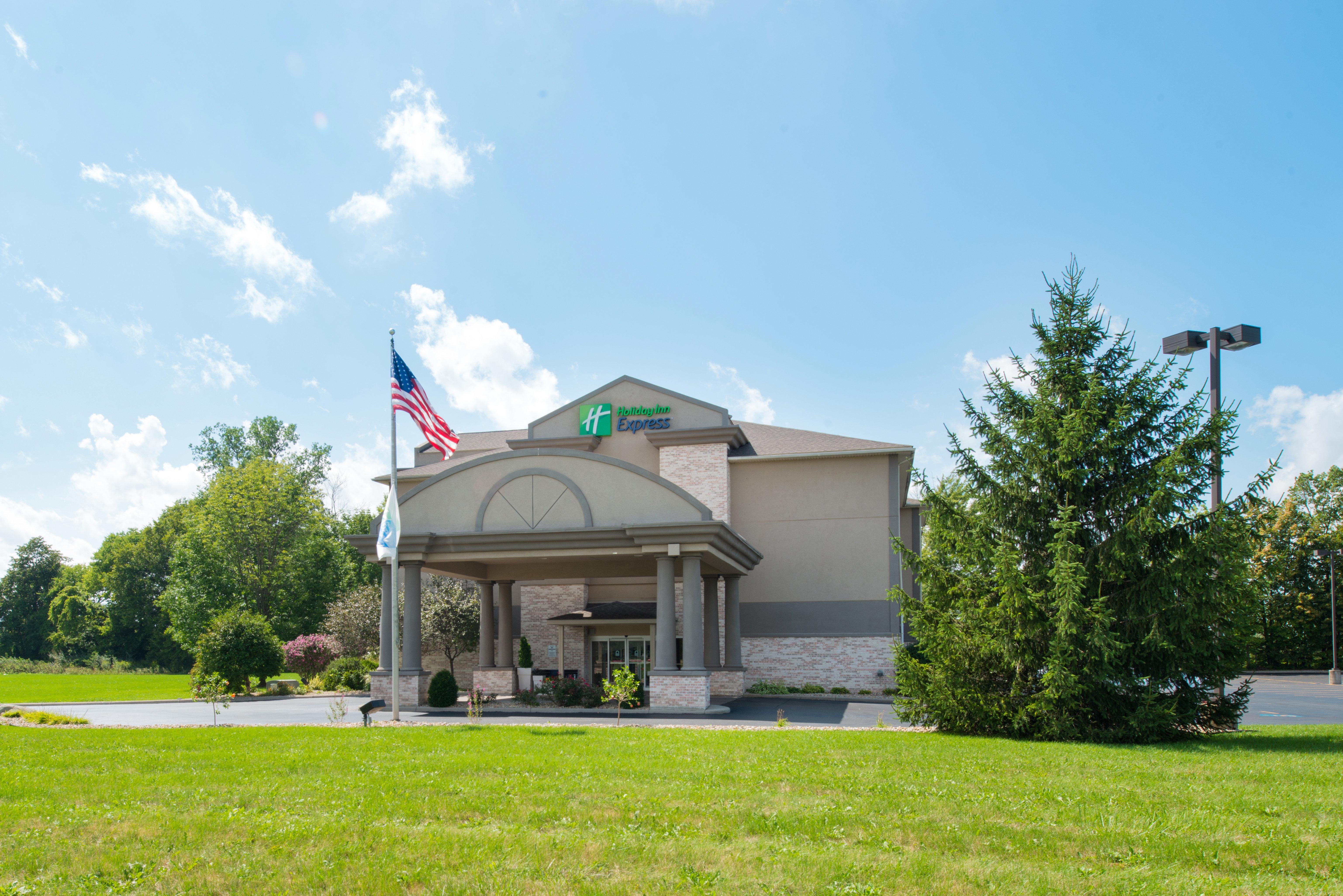 Holiday Inn Express & Suites Bucyrus By Ihg Exterior photo