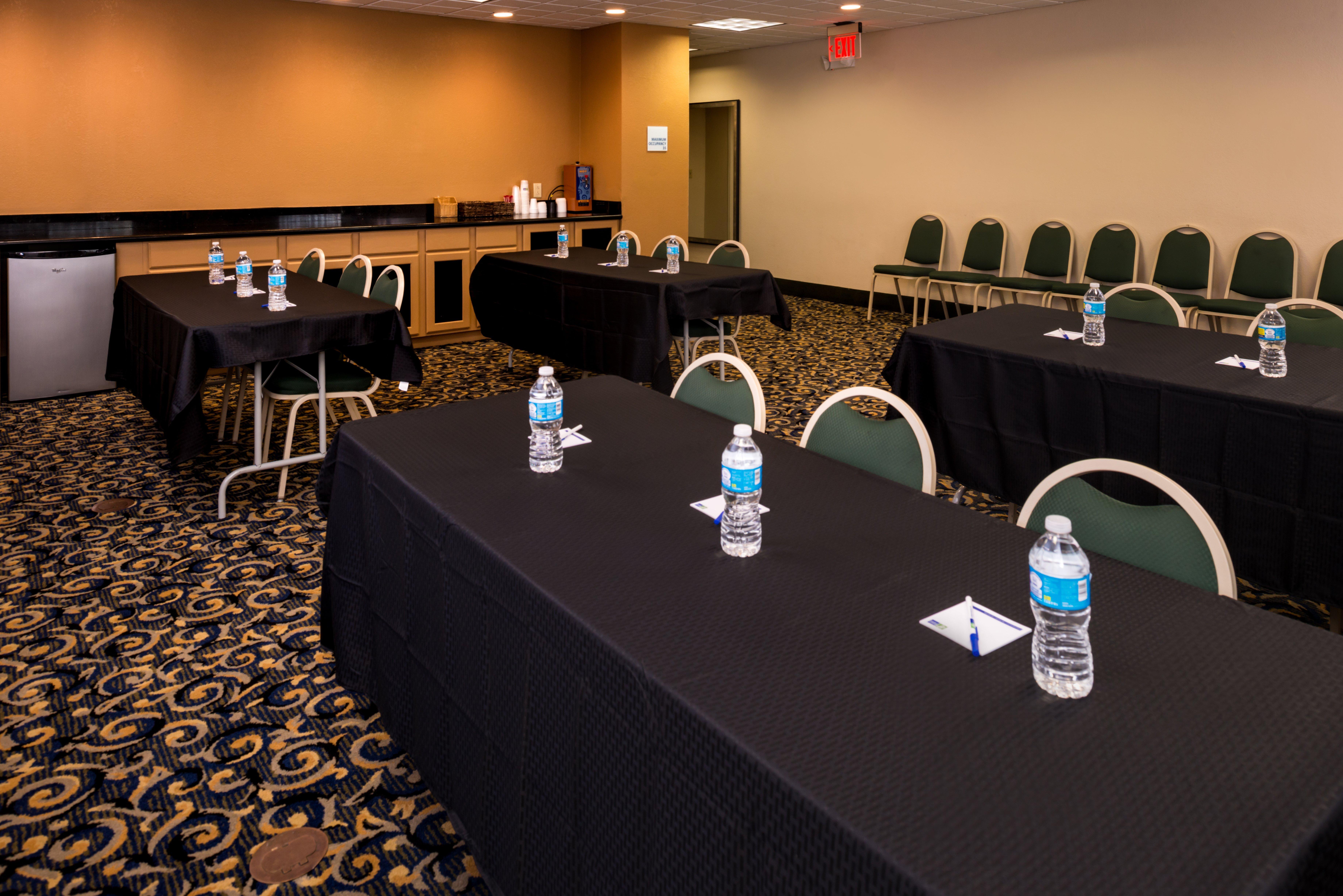Holiday Inn Express & Suites Bucyrus By Ihg Exterior photo
