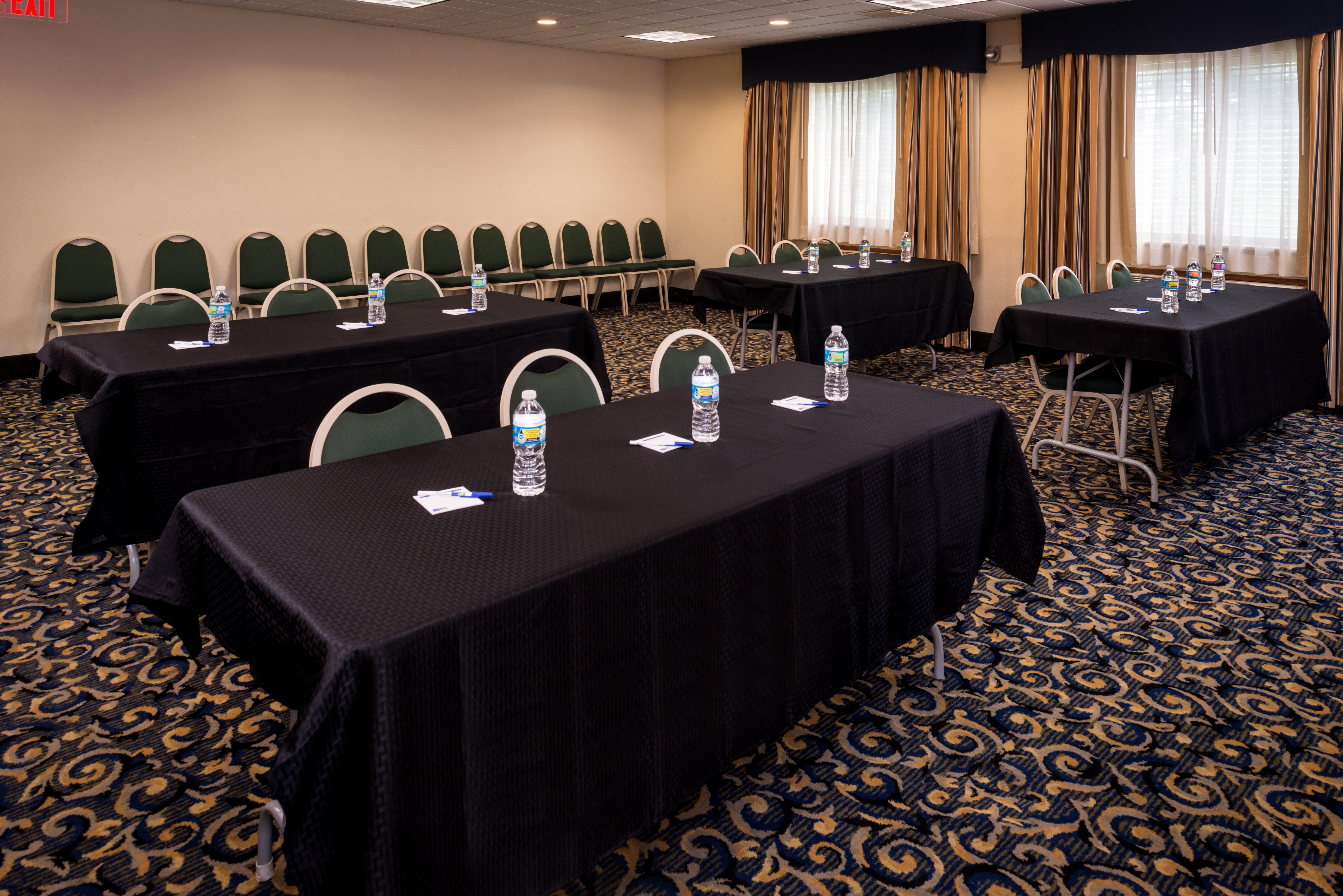 Holiday Inn Express & Suites Bucyrus By Ihg Exterior photo