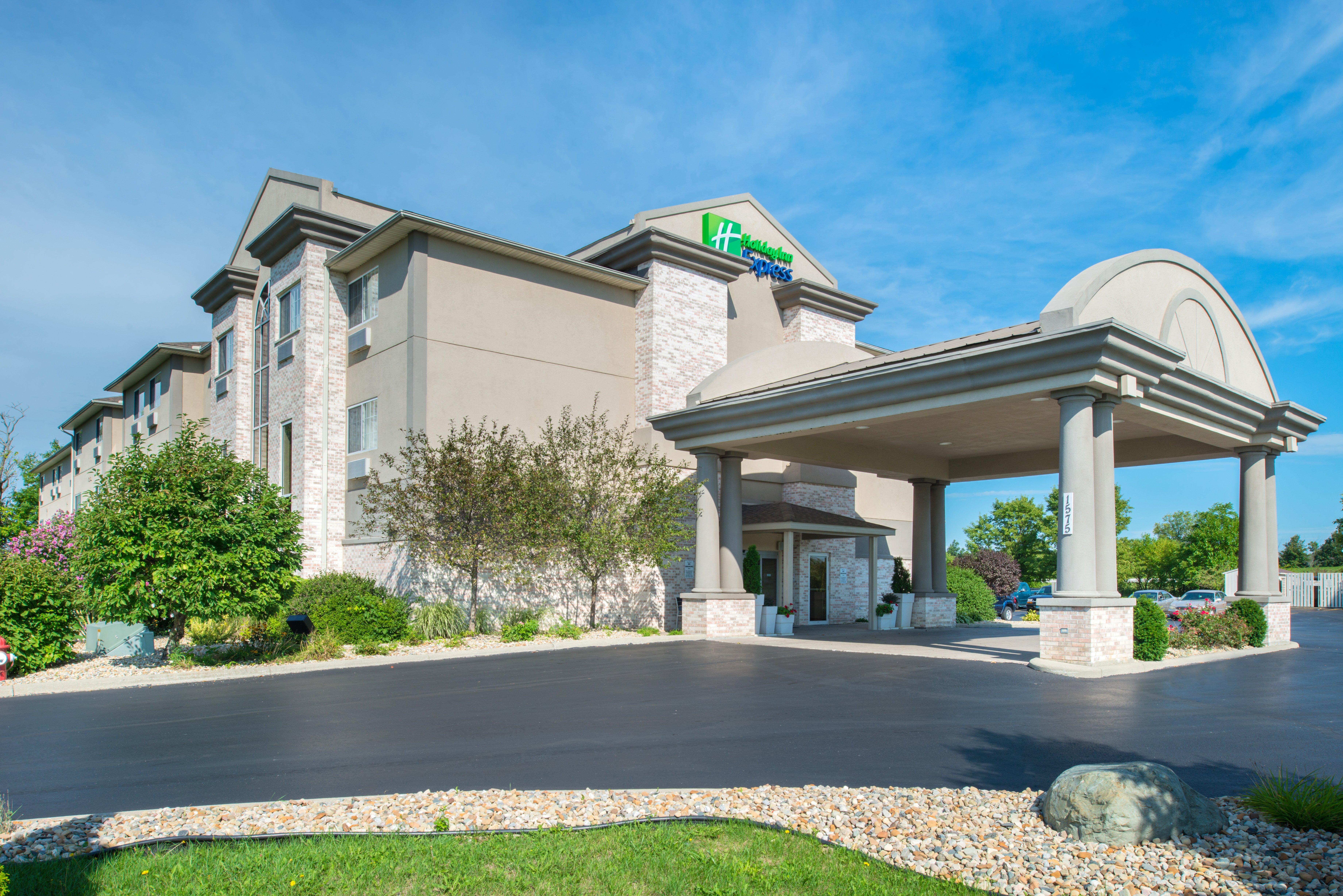 Holiday Inn Express & Suites Bucyrus By Ihg Exterior photo
