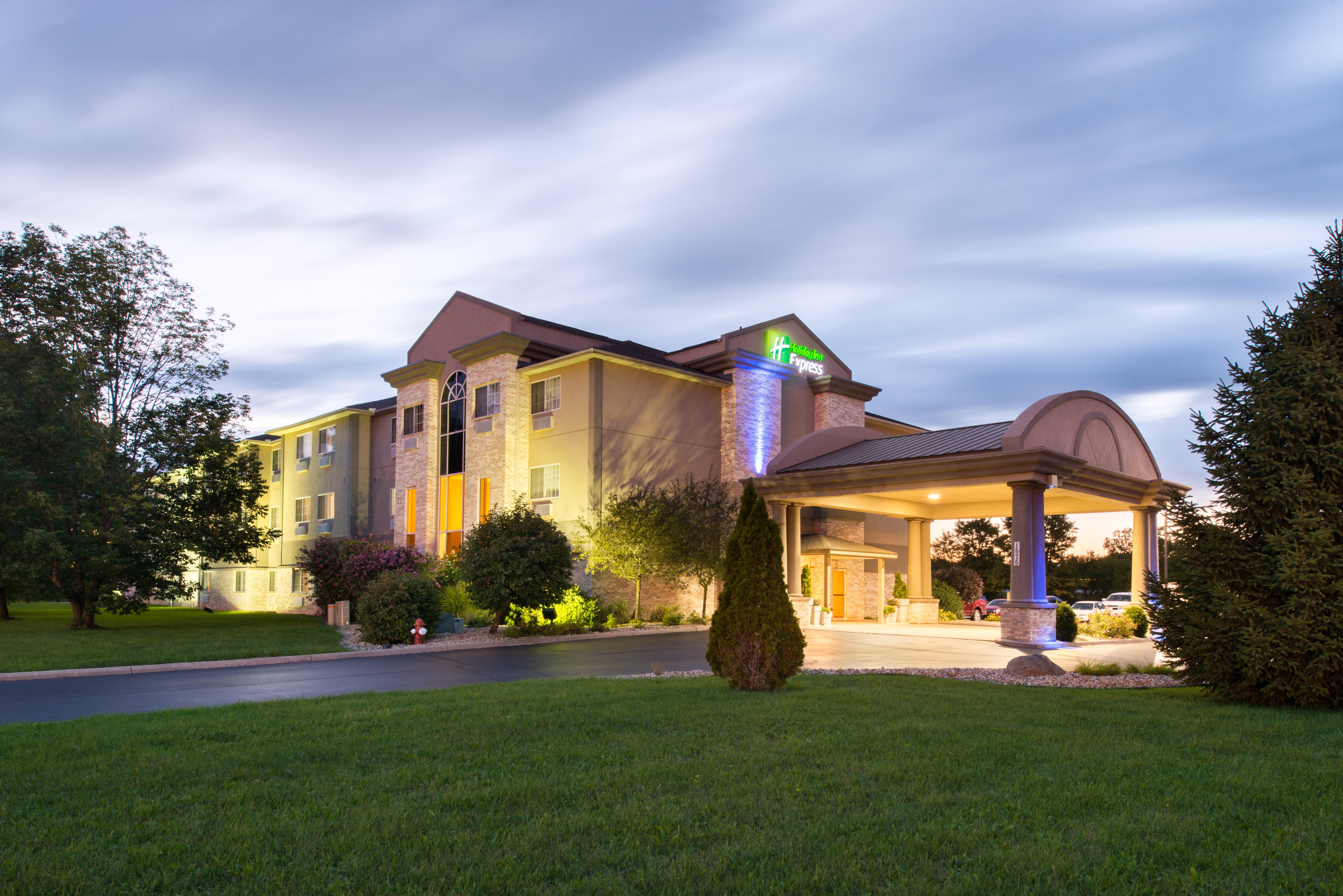 Holiday Inn Express & Suites Bucyrus By Ihg Exterior photo