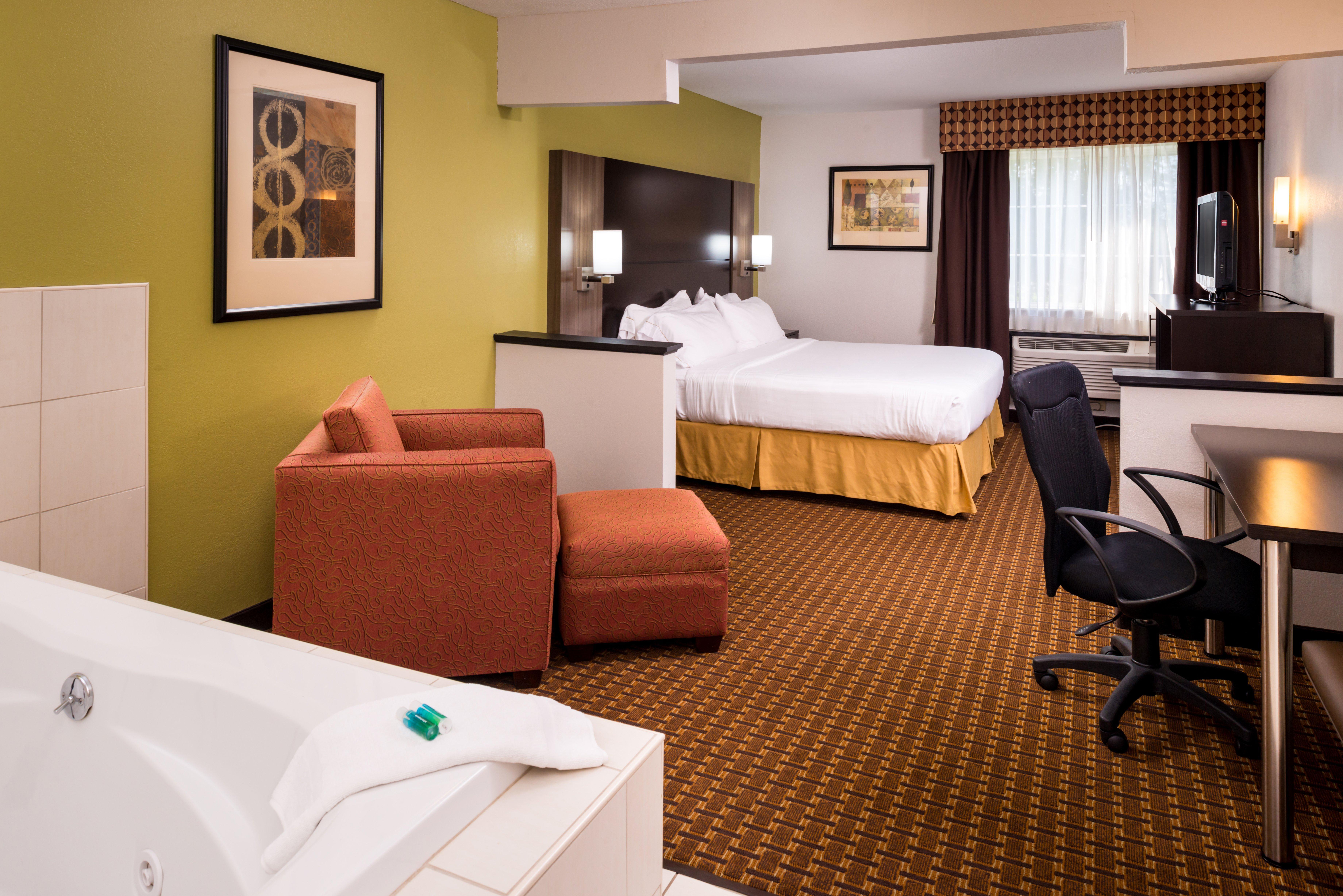 Holiday Inn Express & Suites Bucyrus By Ihg Exterior photo