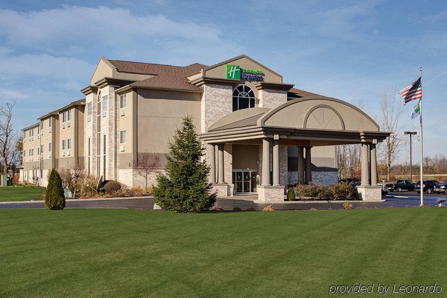 Holiday Inn Express & Suites Bucyrus By Ihg Exterior photo