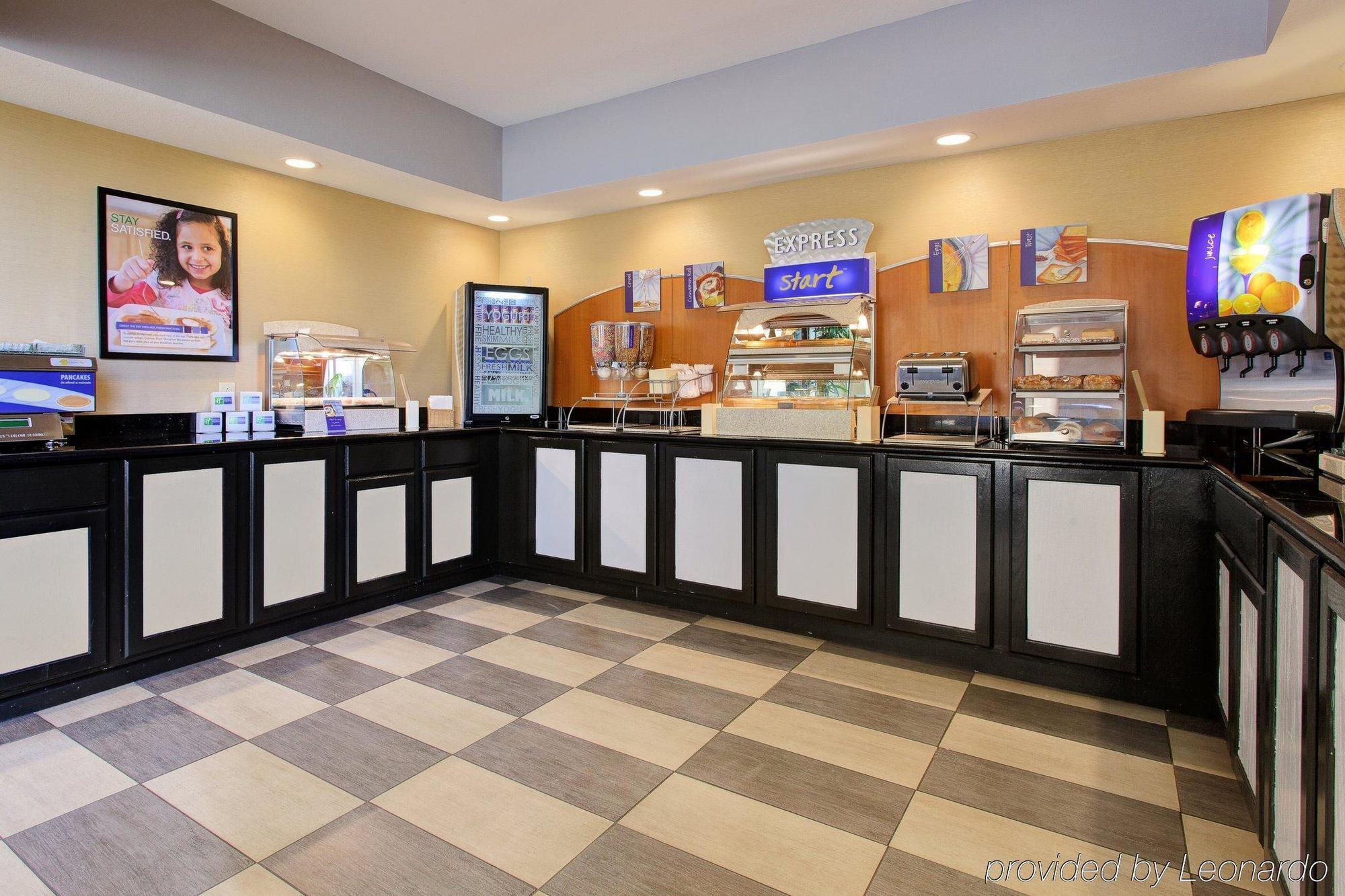 Holiday Inn Express & Suites Bucyrus By Ihg Exterior photo