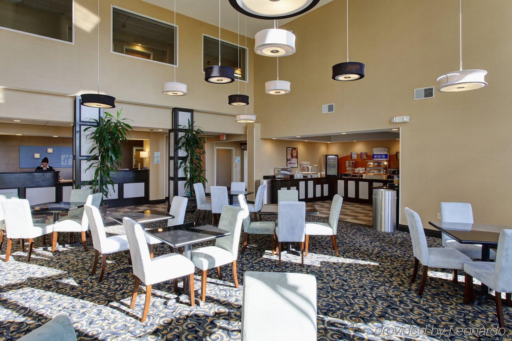 Holiday Inn Express & Suites Bucyrus By Ihg Exterior photo