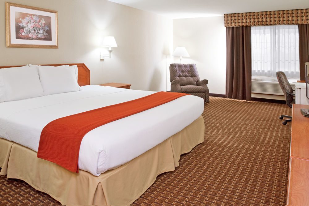 Holiday Inn Express & Suites Bucyrus By Ihg Room photo