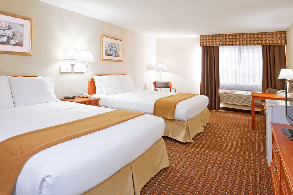 Holiday Inn Express & Suites Bucyrus By Ihg Room photo