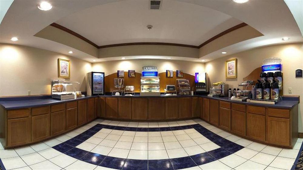 Holiday Inn Express & Suites Bucyrus By Ihg Exterior photo