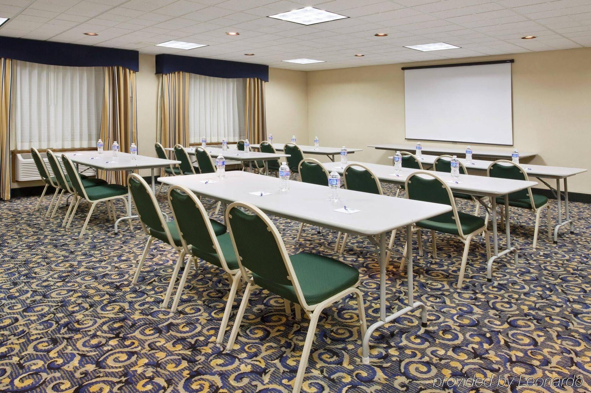 Holiday Inn Express & Suites Bucyrus By Ihg Exterior photo