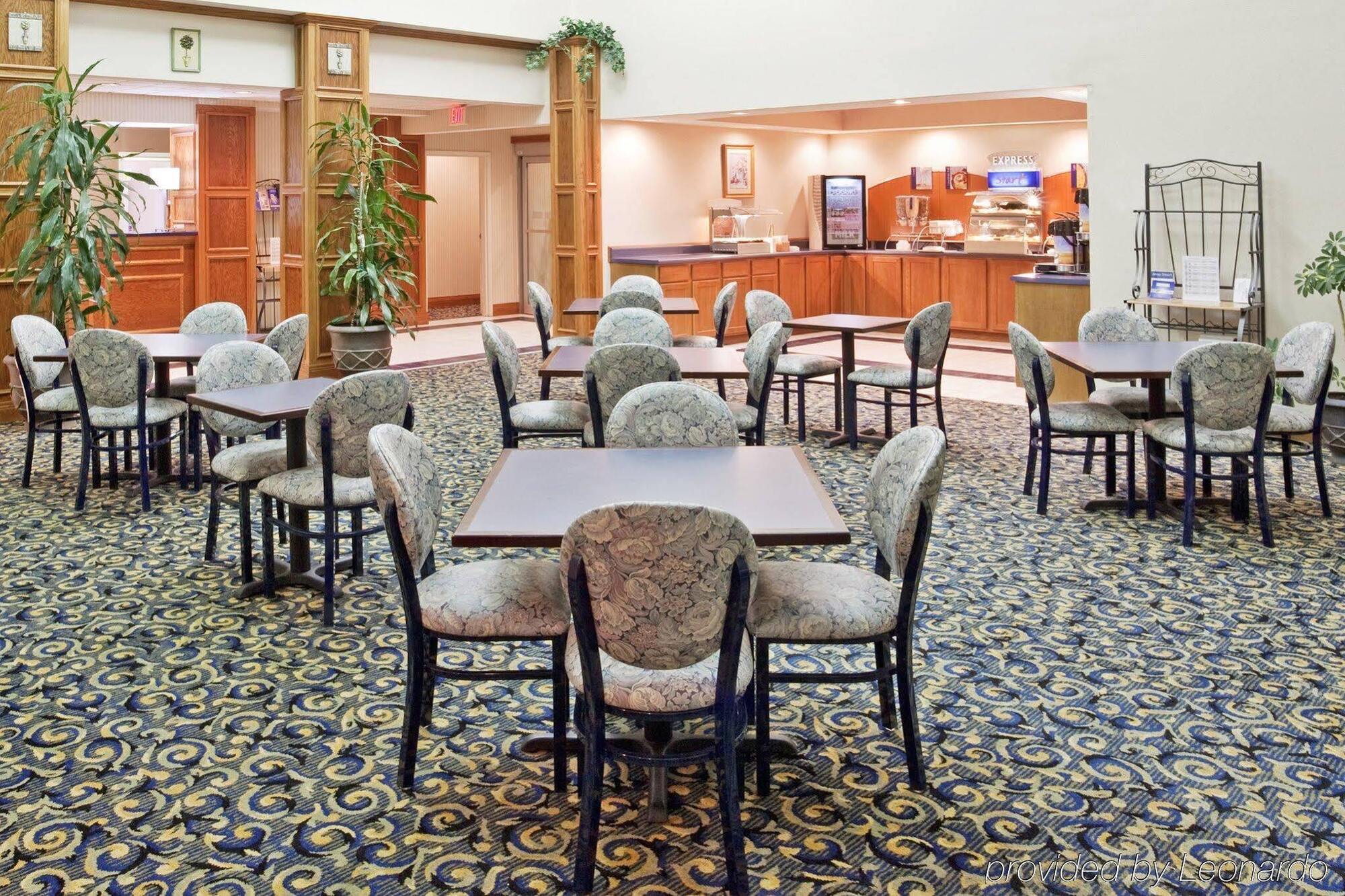 Holiday Inn Express & Suites Bucyrus By Ihg Exterior photo